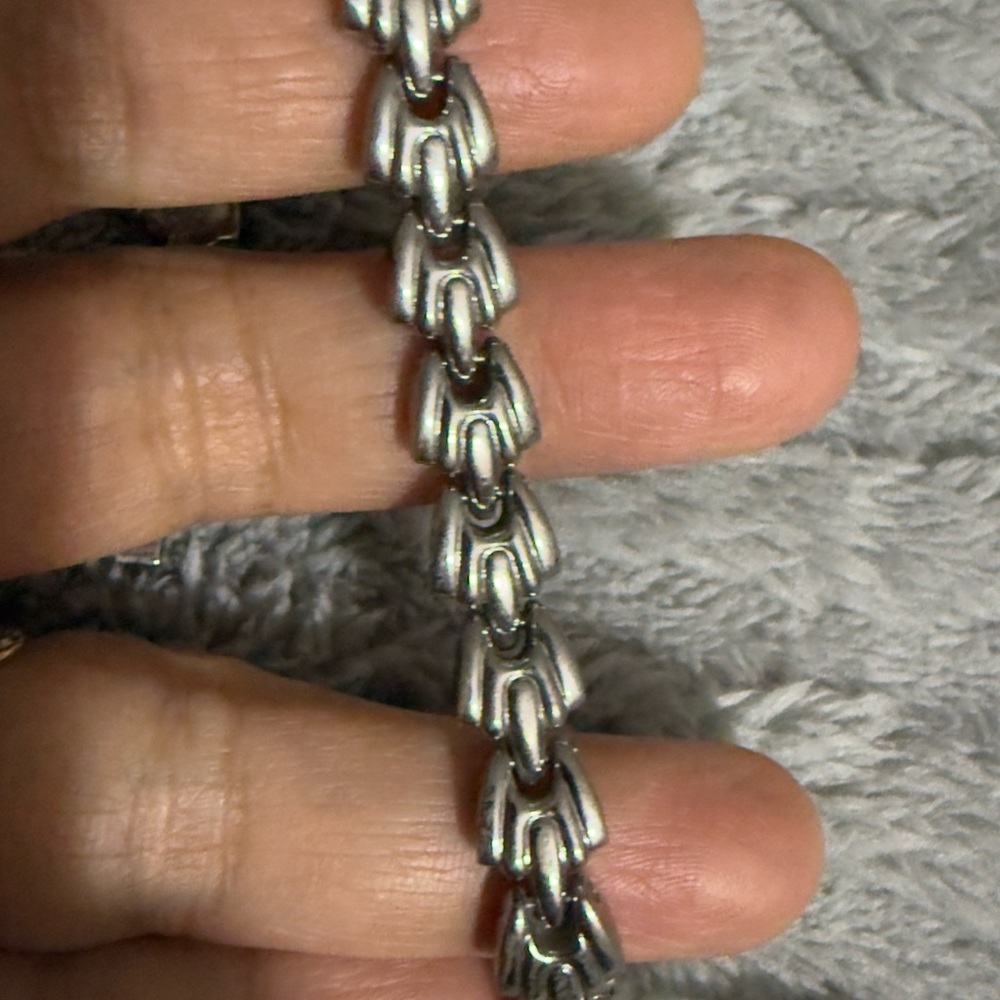 Amie Elegant Silver Timepiece - Picture 5 of 8